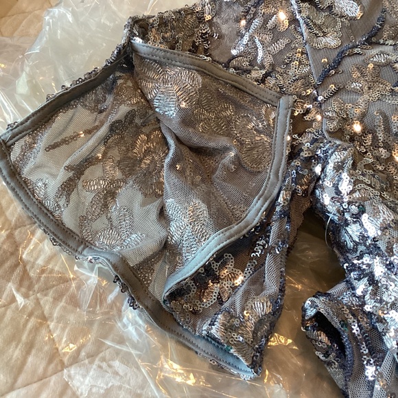 Alex Evenings Sequin Lace Cold Shoulder Trumpet Evening Gown, size 10 - Picture 4 of 13